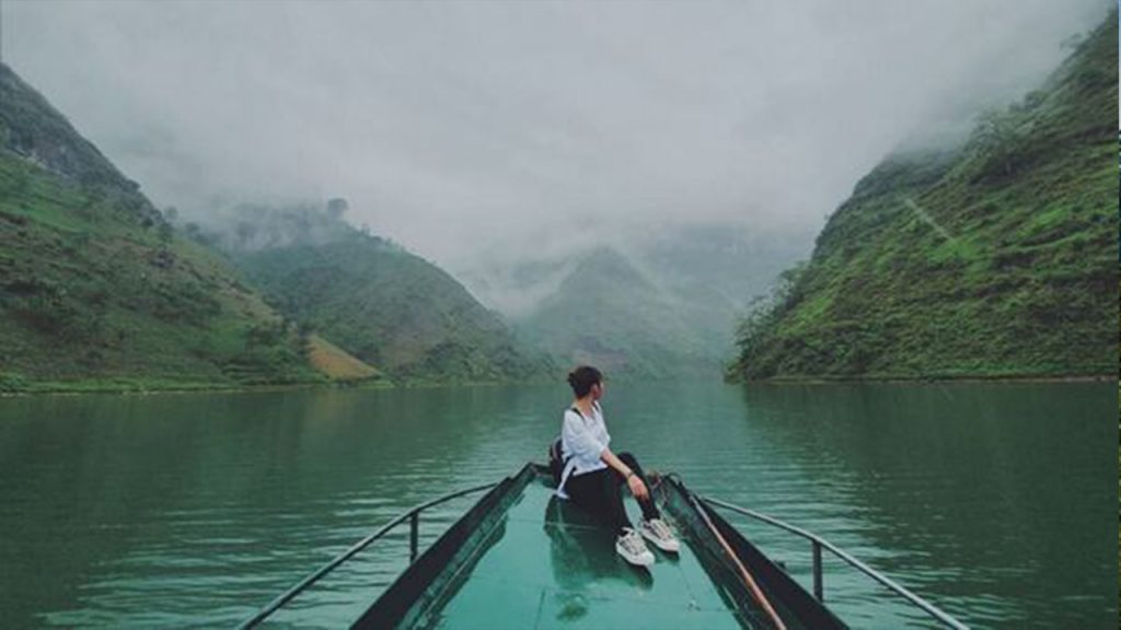 Ngủ mộng thấy nước sông đen