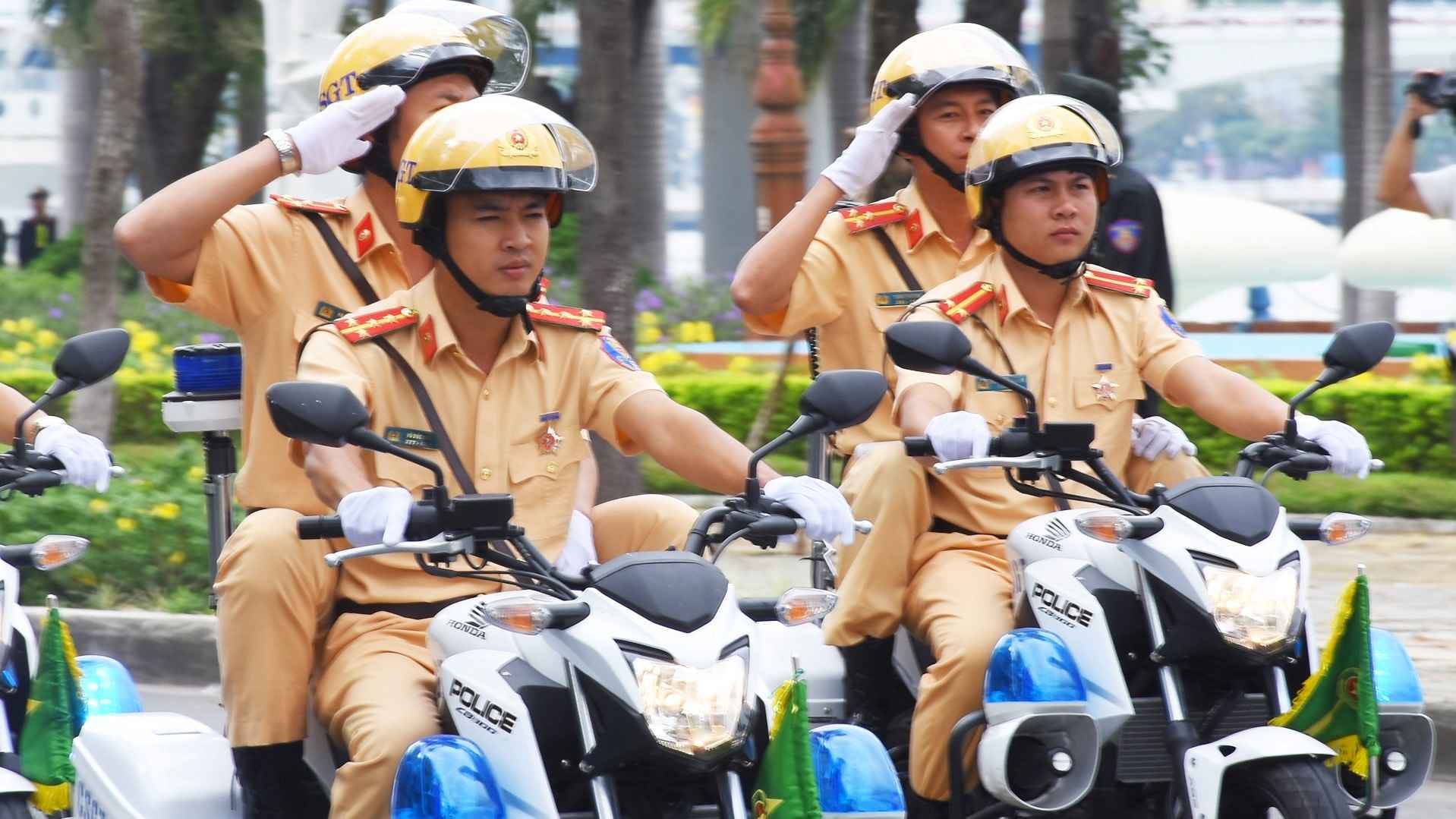 Mơ thấy cảnh sát giao thông bắt xe