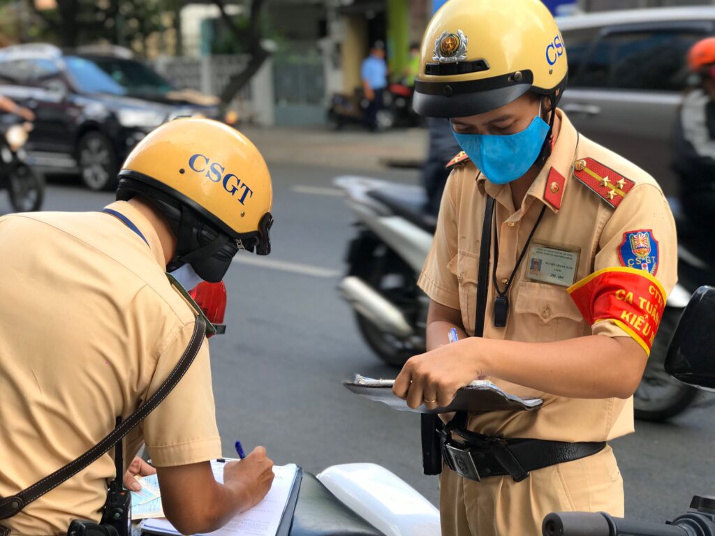 Chiêm bao thấy cảnh sát giao thông đánh số gì?