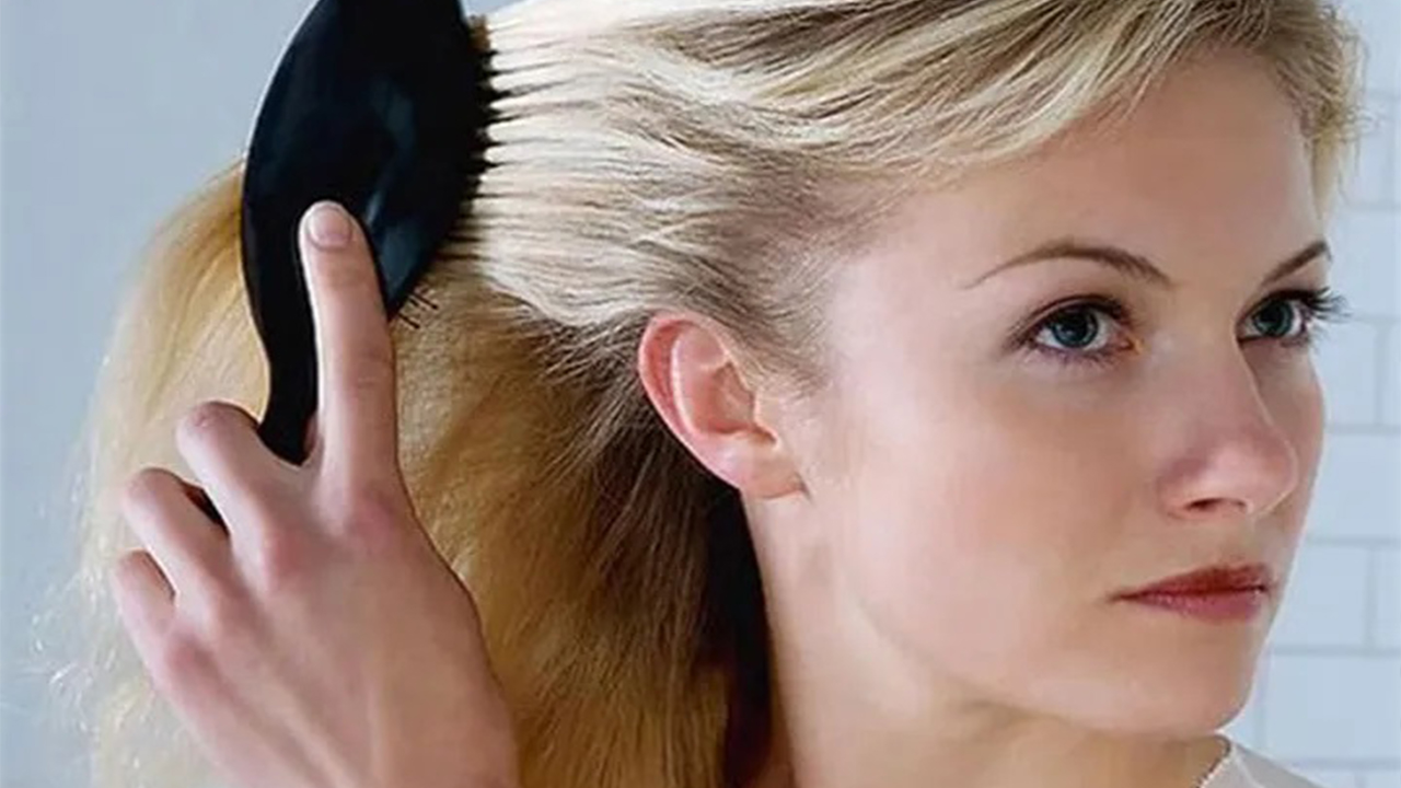 Nằm mơ thấy tóc rụng nhiều là điềm gì?